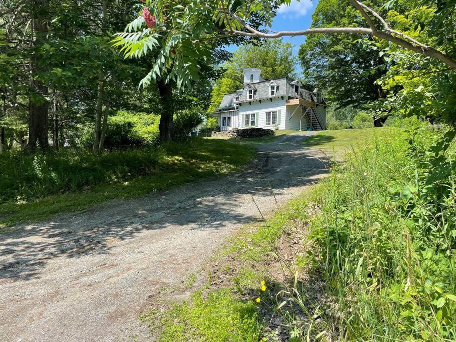 La Verivraie/Truly -Hebergement Touristique/Tourist Accomodation North Hatley Exterior photo